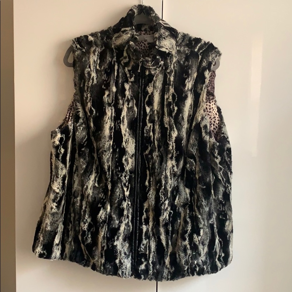 Like new Erin london faux fur vest 1X